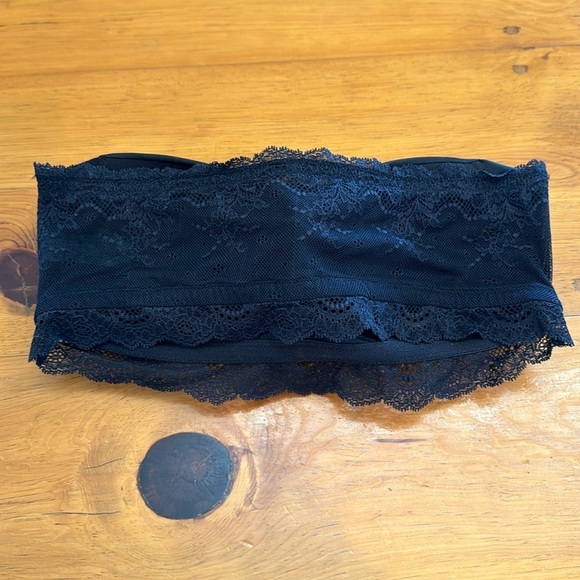 SPANX Women's Undie-Tectable Better Bandeau - Picture 5 of 9